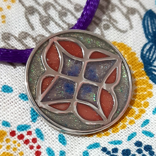 Pendentif Fleur Stylisée (résiné, terminé)